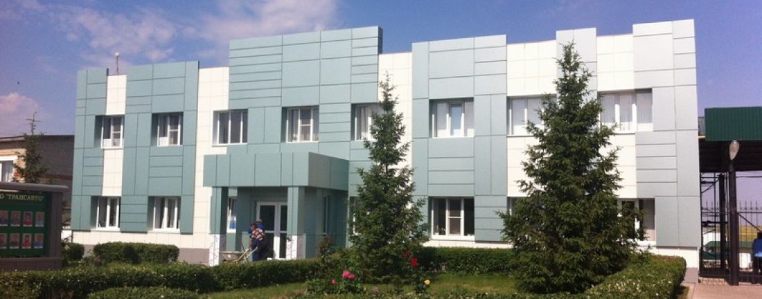 Административное здание. облицовочный материал: композитные панели, керамогранит.