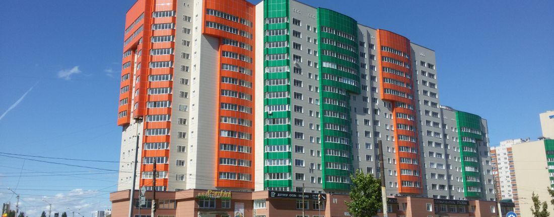 Многоквартирный дом. Облицовка : керамогранит, композитные панели