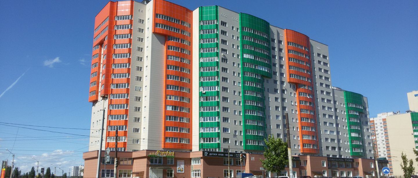 Многоквартирный дом. Облицовка : керамогранит, композитные панели