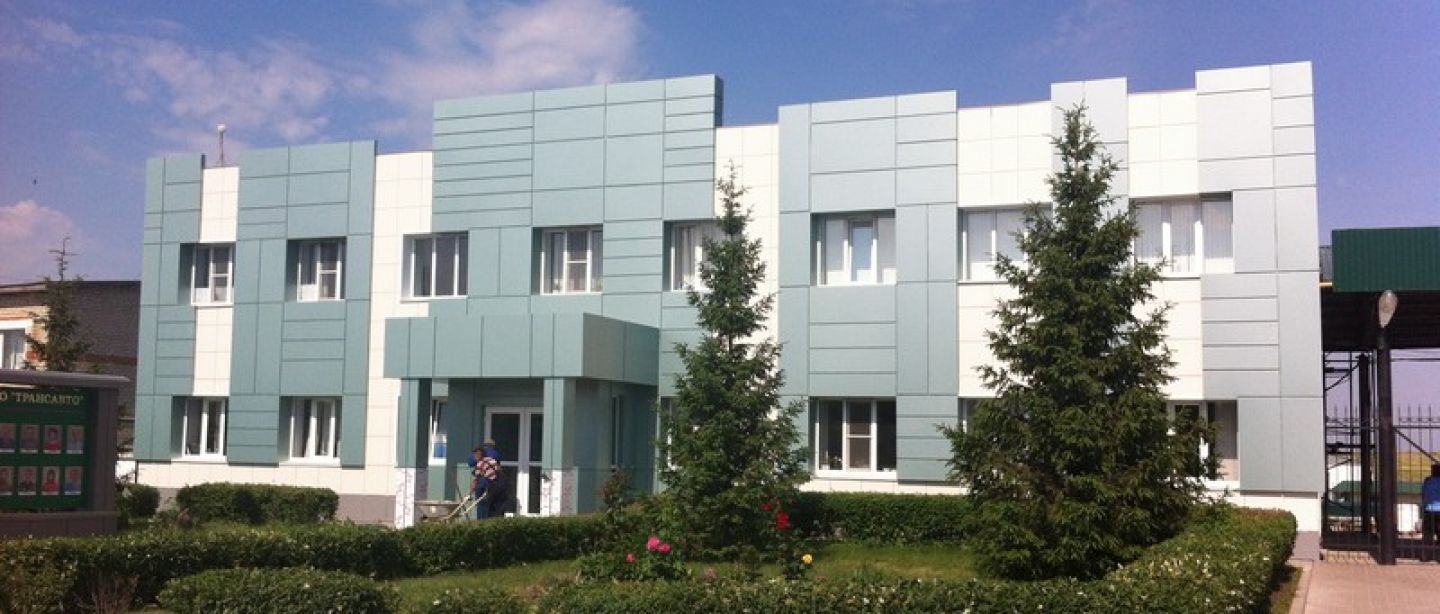 Административное здание. облицовочный материал: композитные панели, керамогранит.