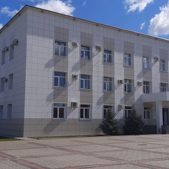 Монтаж вентилируемого фасада здания Администрации Поворинского муниципального района в г. Поворино Воронежской области.