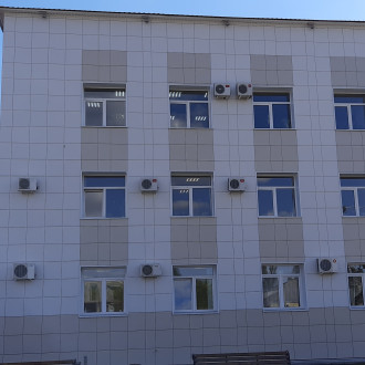 Монтаж вентилируемого фасада здания Администрации Поворинского муниципального района в г. Поворино Воронежской области.