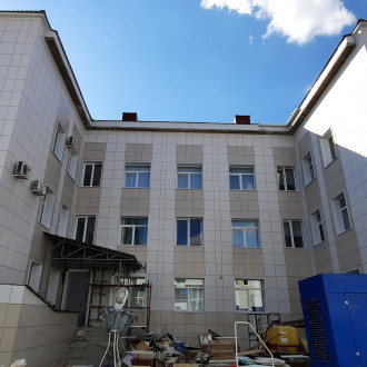Монтаж вентилируемого фасада здания Администрации Поворинского муниципального района в г. Поворино Воронежской области.