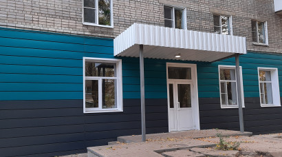 Монтаж вентилируемого фасада с облицовкой из линиарных панелей поликлиники № 14 (2я очередь) в Воронеже