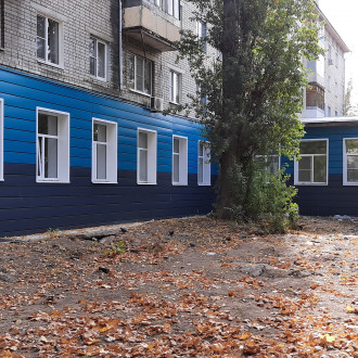 Монтаж вентилируемого фасада с облицовкой из линиарных панелей поликлиники № 14 (2я очередь) в Воронеже