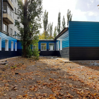 Монтаж вентилируемого фасада с облицовкой из линиарных панелей поликлиники № 14 (2я очередь) в Воронеже