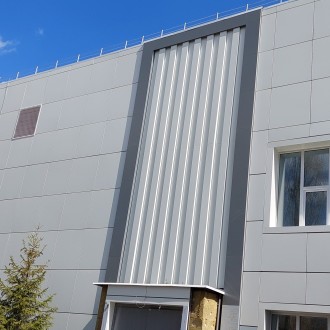 Вентилируемый фасад из композитных панелей здания ФСО России ВИПС