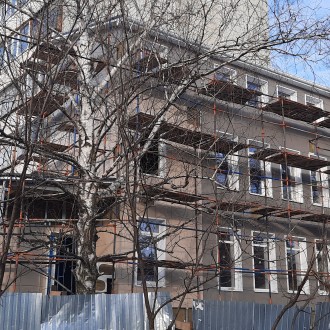 Вентилируемый фасад здания из керамогранита в Воронеже