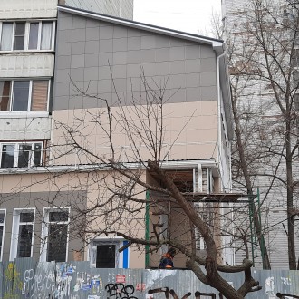 Вентилируемый фасад здания из керамогранита в Воронеже