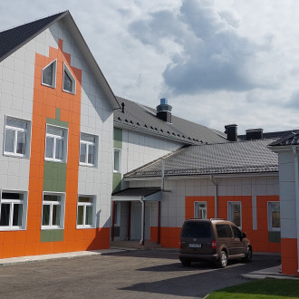 Монтаж вентилируемого фасада детского сада из керамогранита с утеплением в Липецкой области