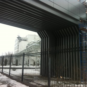 Монтаж вентилируемого фасада эстакады из алюминиевых композитных панелей в Алексеевке