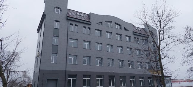 Монтаж вентилируемого фасада офисного здания в Воронеже