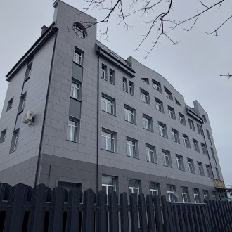 Монтаж вентилируемого фасада офисного здания в Воронеже