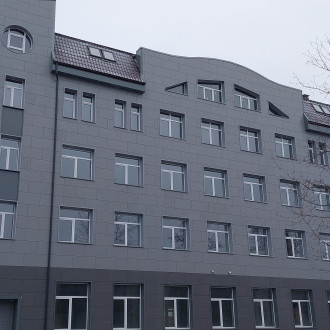 Монтаж вентилируемого фасада офисного здания в Воронеже
