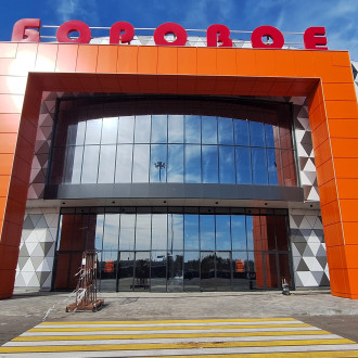 Монтаж вентилируемого фасада из композитных панелей Торгового центра БОРОВОЕ в Воронеже
