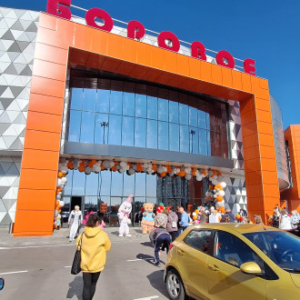 Монтаж вентилируемого фасада из композитных панелей Торгового центра БОРОВОЕ в Воронеже