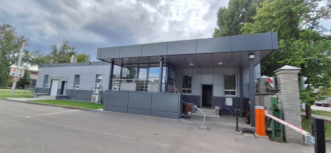 Монтаж вентилируемого фасада с облицовкой кассетами из алюминиевых композитных панелей предприятия "ВоронежСтальМост"