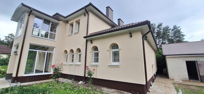 Устройство СФТК с декоративным покрытием "Шуба" частного дома в Воронежской области.