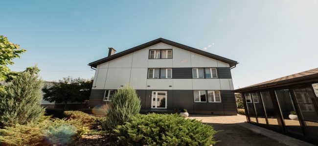 Монтаж вентилируемого фасада из алюминиевых композитных панелей офисного здания в с. Ямное Воронежской области