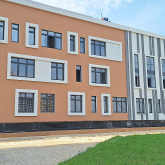 Устройство СФТК с декоративной штукатуркой "Короед" и утеплением минераловатными плитами школы в Туле