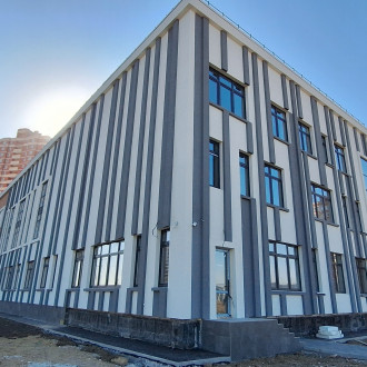 Устройство СФТК с декоративной штукатуркой "Короед" и утеплением минераловатными плитами школы в Туле