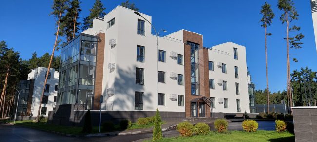 Устройство "мокрого фасада" и монтаж вентилирунмого фасада жилого дома в ЖК "Шуберский"